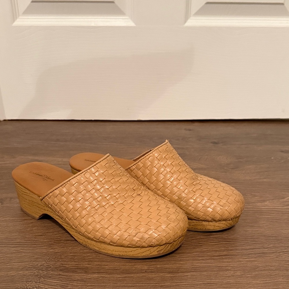 Universal Thread Tan Woven Mules